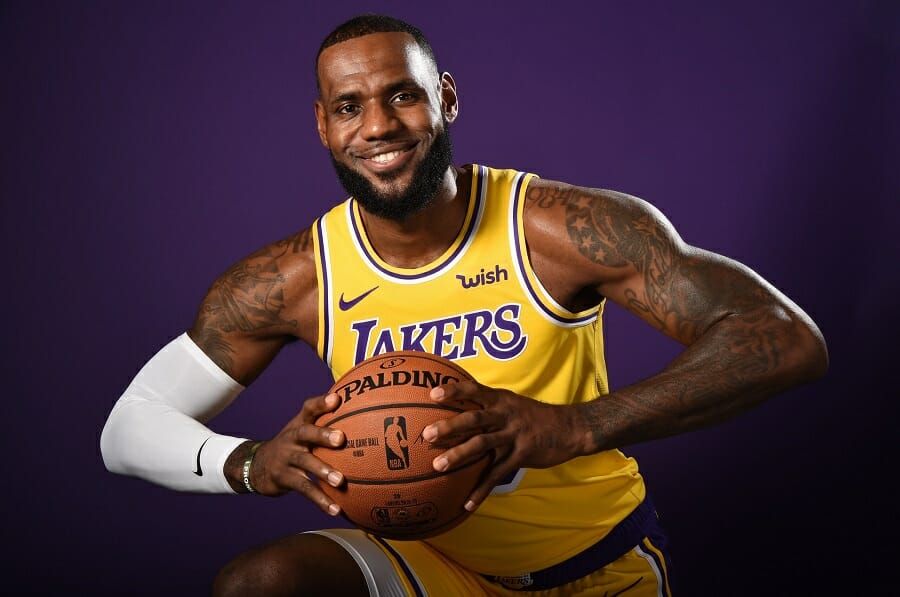 Dominant Lakers Eliminate Warriors 